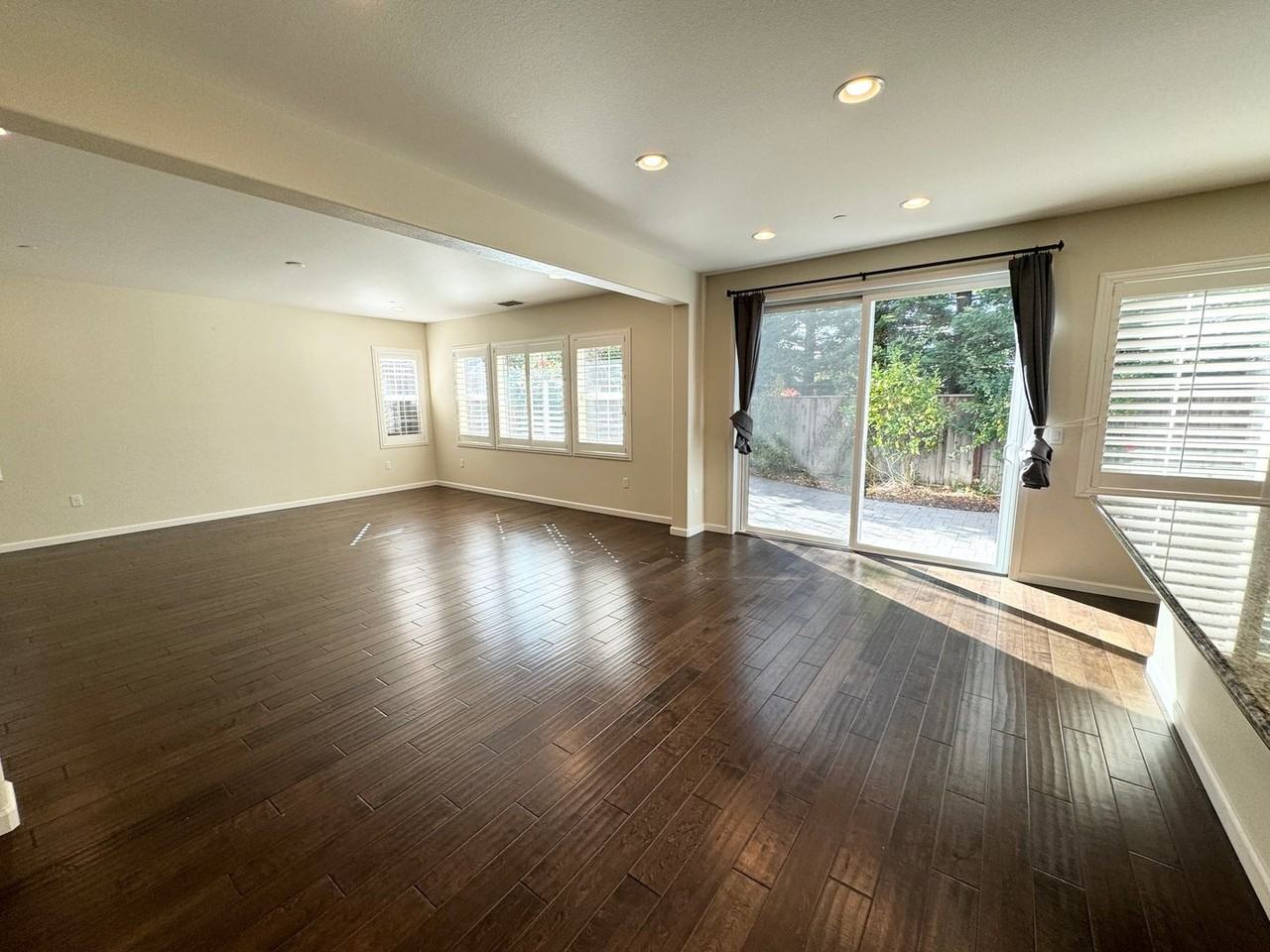 3508 Corsica Ct - Photo 4 of 28
