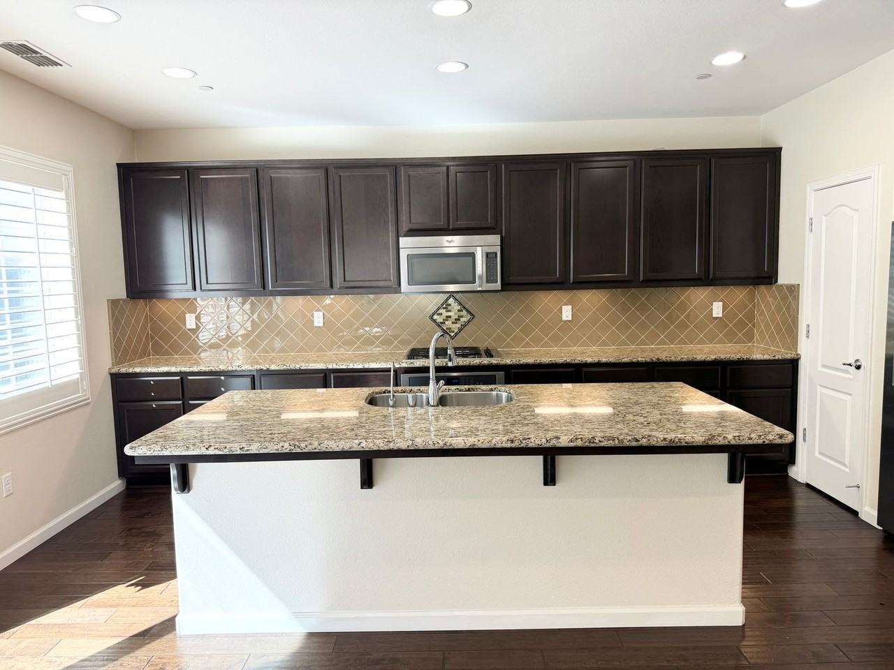3508 Corsica Ct - Photo 5 of 28