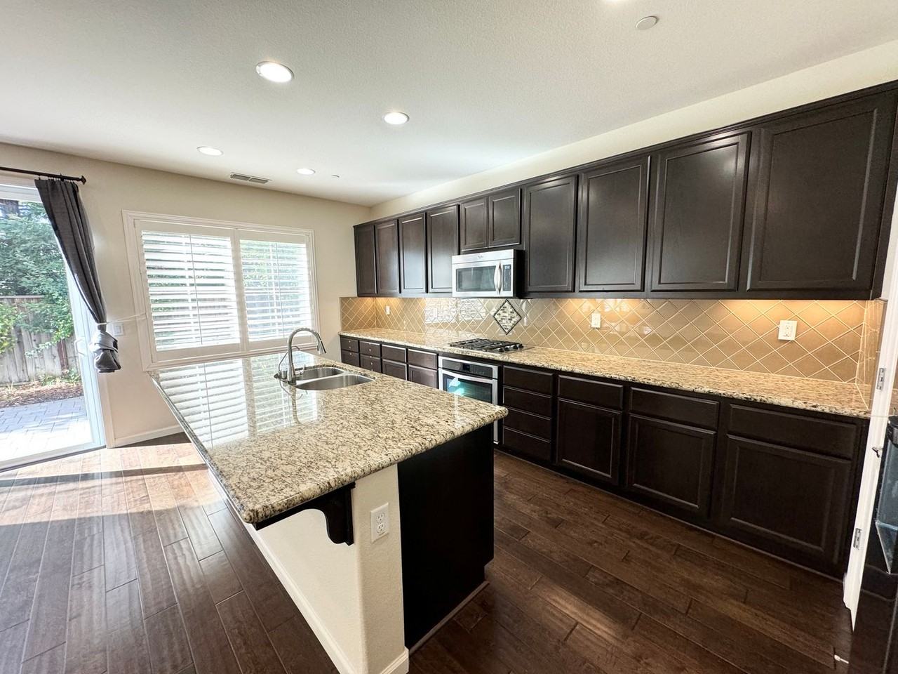3508 Corsica Ct - Photo 6 of 28