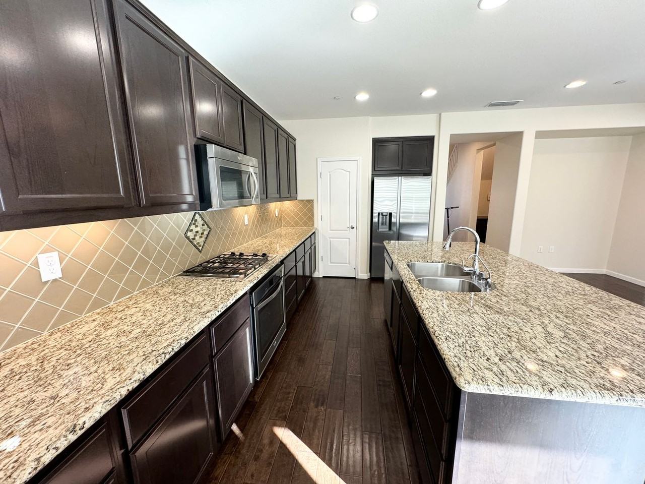 3508 Corsica Ct - Photo 7 of 28