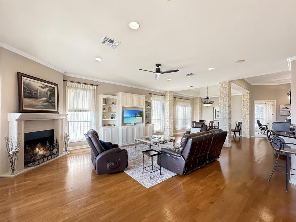 424 Hannah Ln - Photo 3 of 22