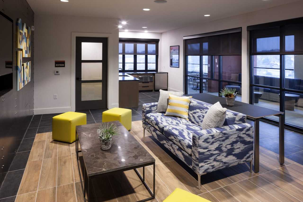 2403 E 6th St - Photo 3 of 20