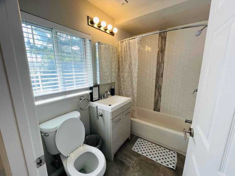 546 E Delno Dr - Photo 2 of 9