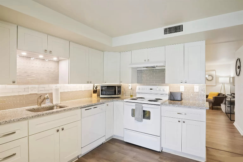 120 S 38th Ave - Photo 4 of 20