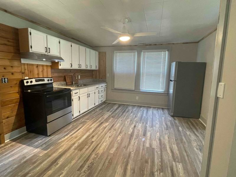 340 Windmill Point Rd - Photo 2 of 17