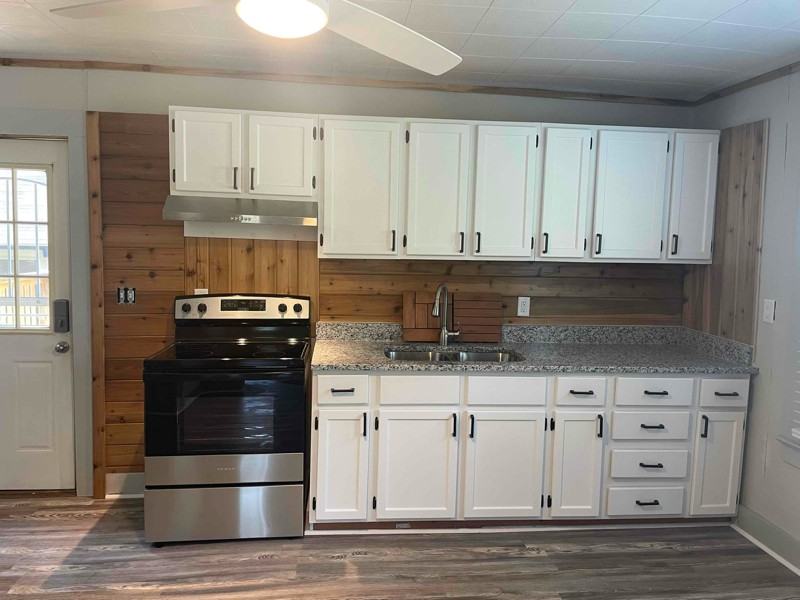 340 Windmill Point Rd - Photo 3 of 17