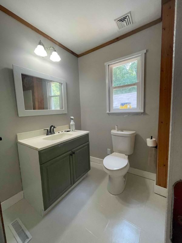 340 Windmill Point Rd - Photo 4 of 17