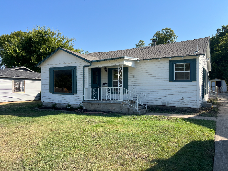 804 E Cantey St - Photo 2 of 19