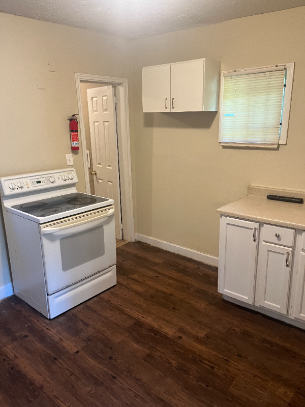 215 Vandergriff St - Photo 6 of 14