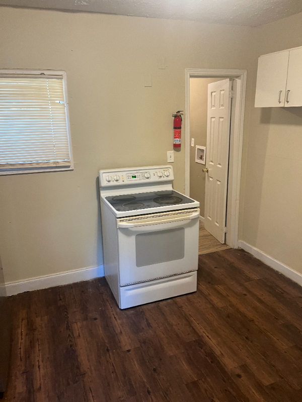 215 Vandergriff St - Photo 7 of 14