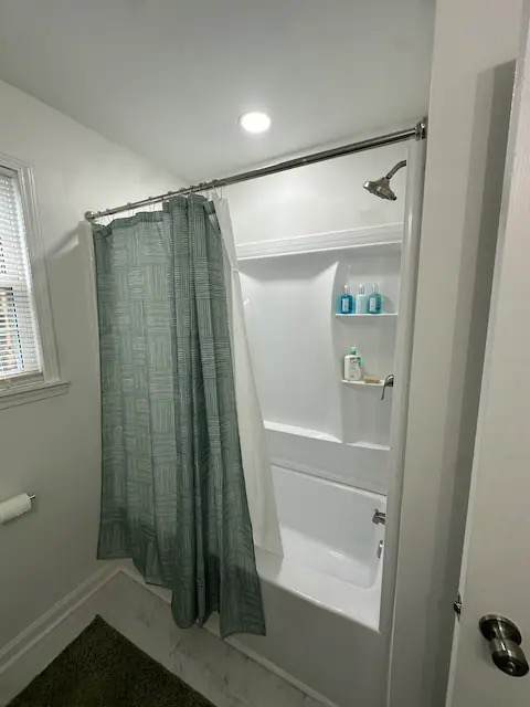 2407 Scovel St - Photo 3 of 9