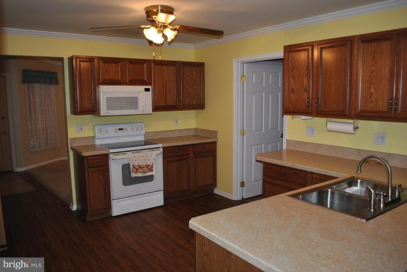 24 Mel Ron Ct - Photo 5 of 20