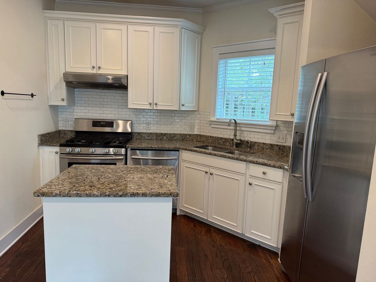 710 Truett Dr - Photo 3 of 15