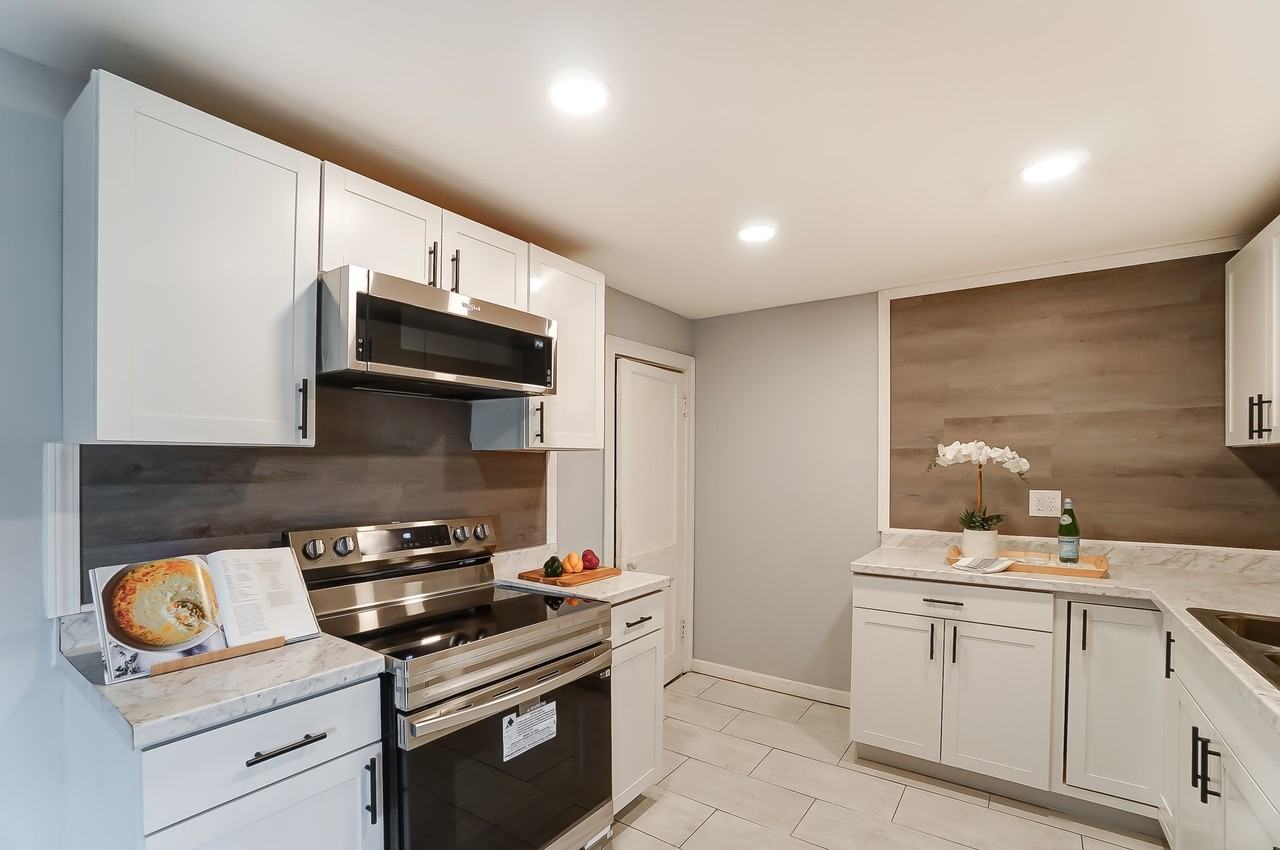 255 S Princeton Ave #NA - Photo 3 of 14