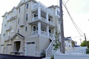 featured image of 701 E 8th St