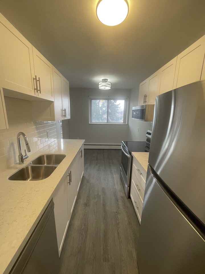 21 Balmoral S. Unit 301 - Photo 2 of 12