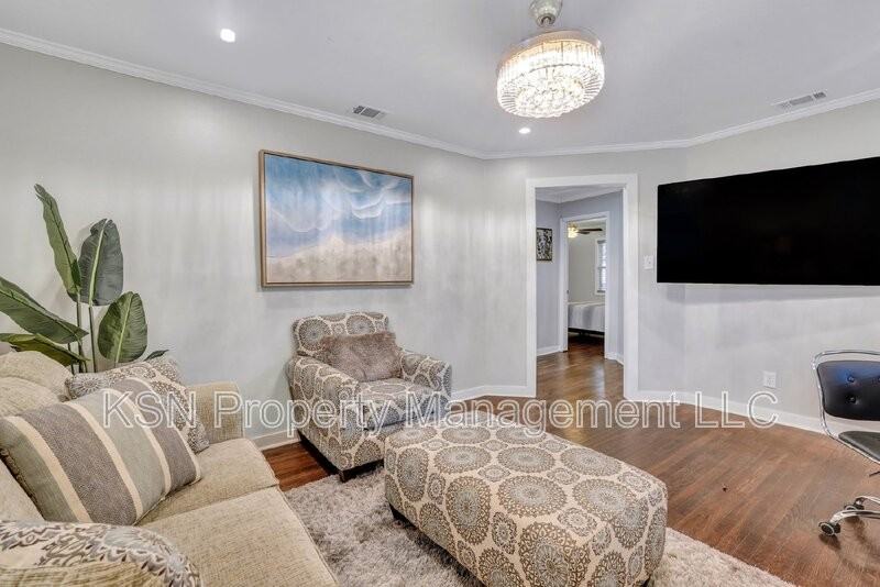 1305 E 32nd St - Photo 2 of 36