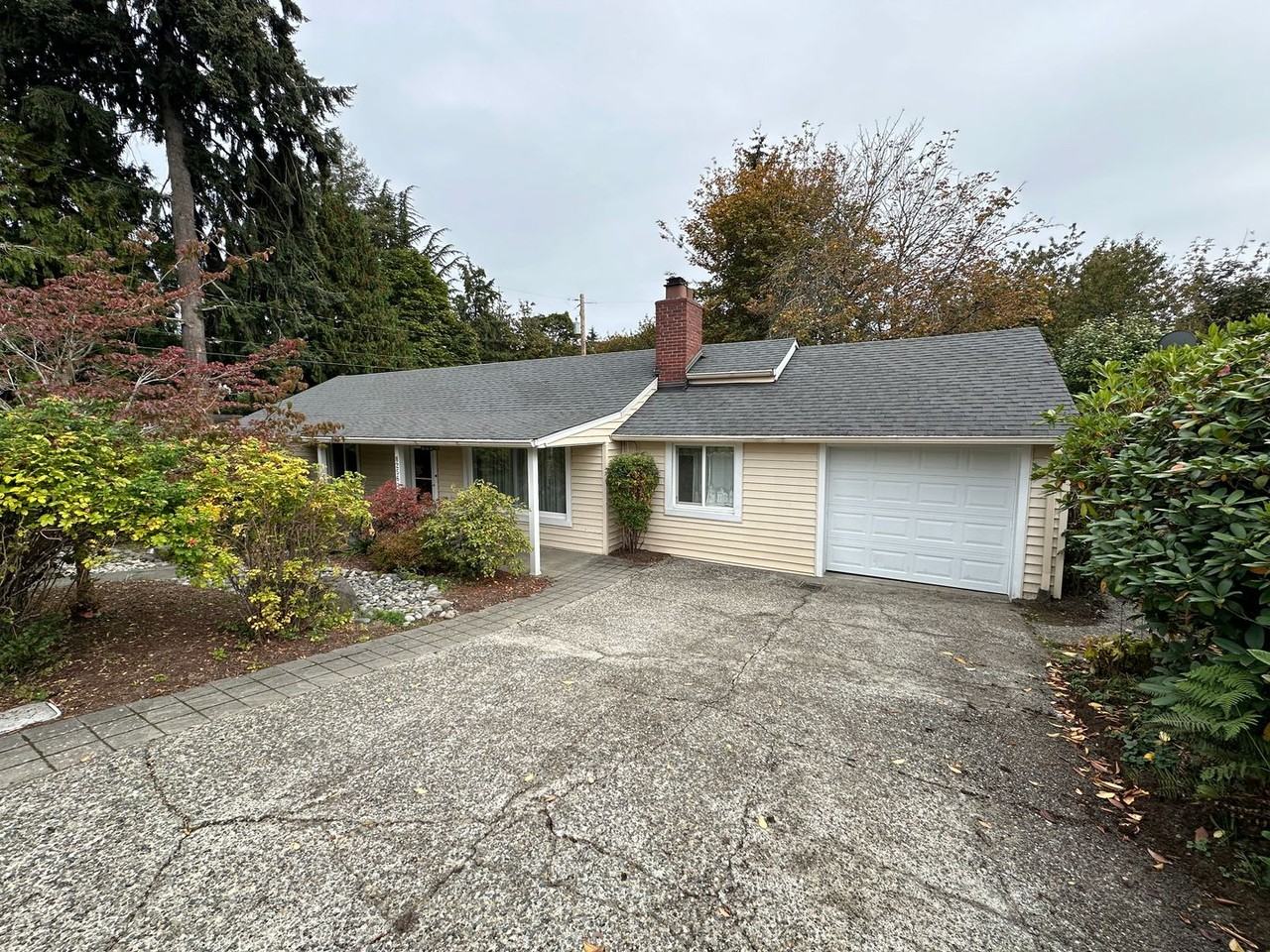 8256 43rd Ave Ne - Photo 2 of 50