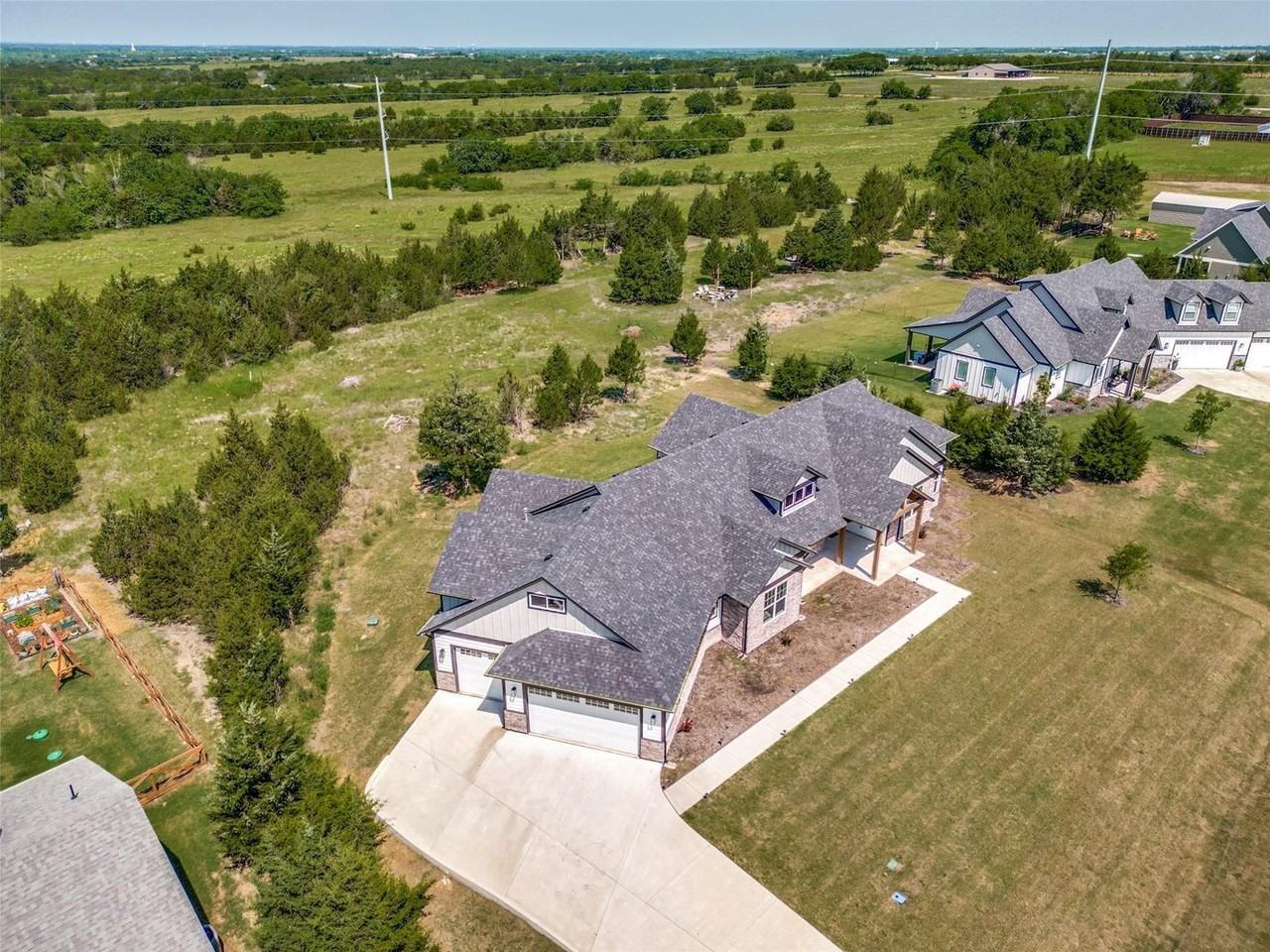 2335 Providence Way - Photo 3 of 20