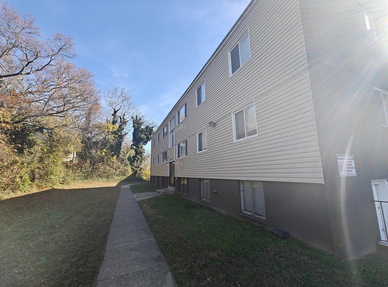 Flats at Moores Apartments - Photo 2 of 9