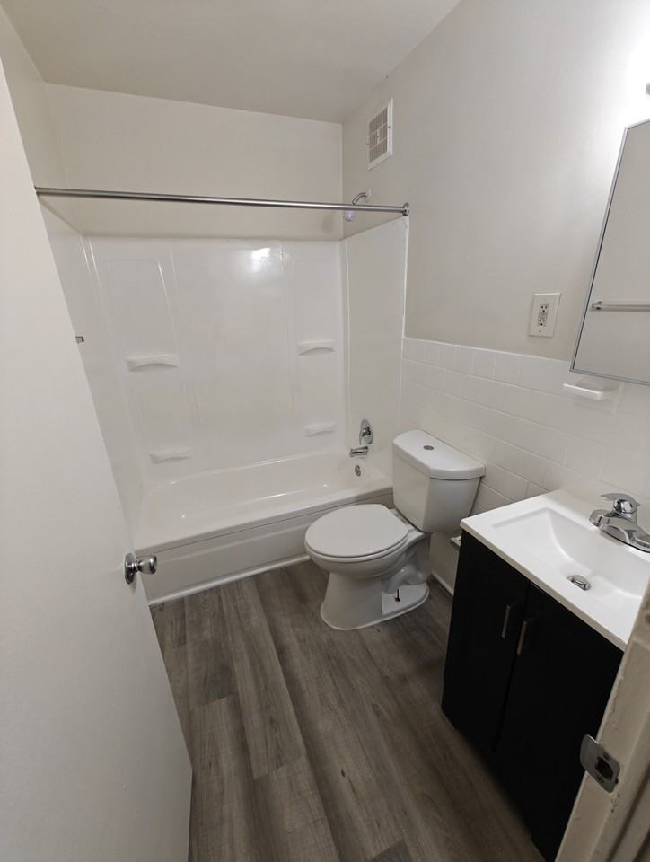 Flats at Moores Apartments - Photo 6 of 9