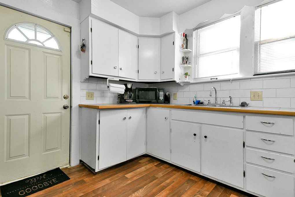 250 N Eureka Ave #NA - Photo 2 of 6