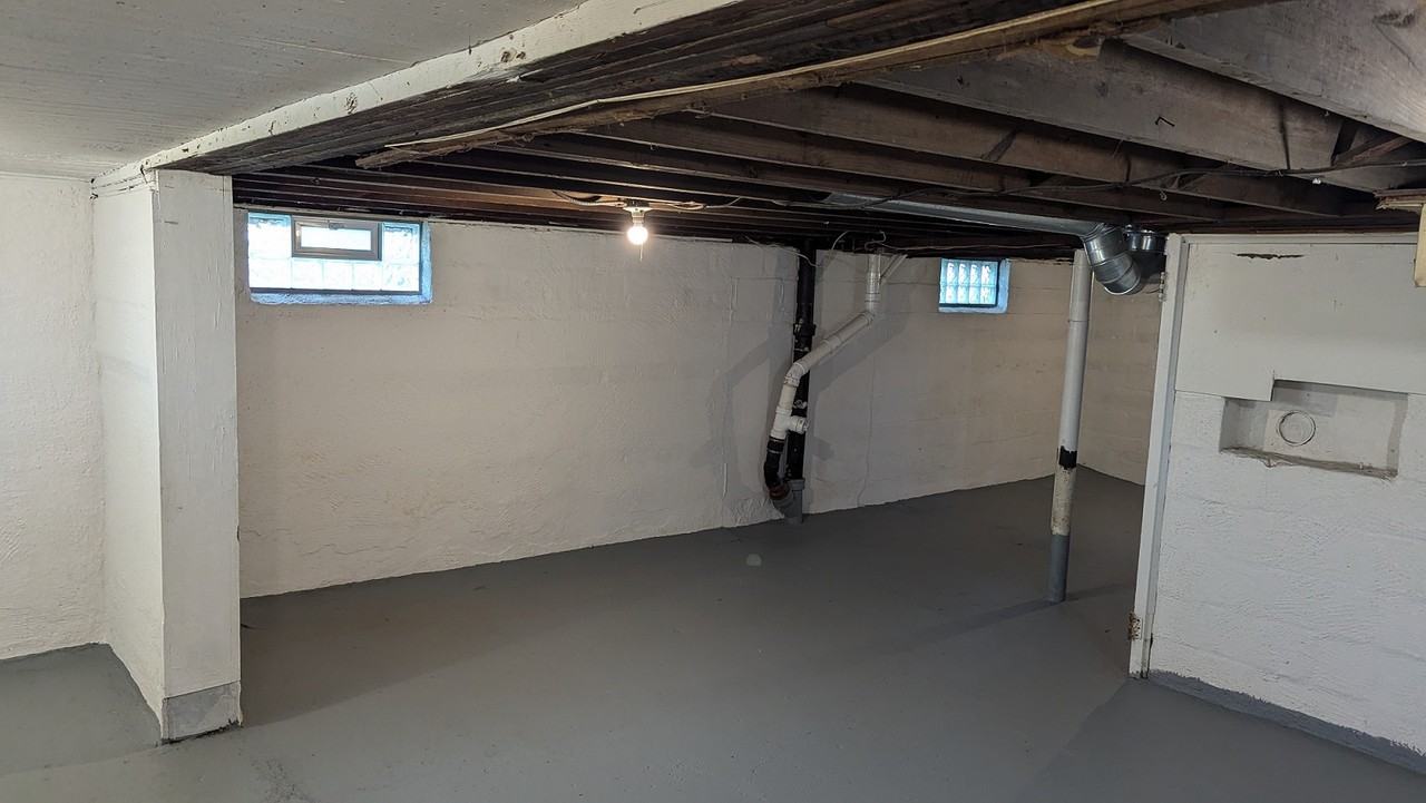 250 N Eureka Ave #NA - Photo 5 of 6