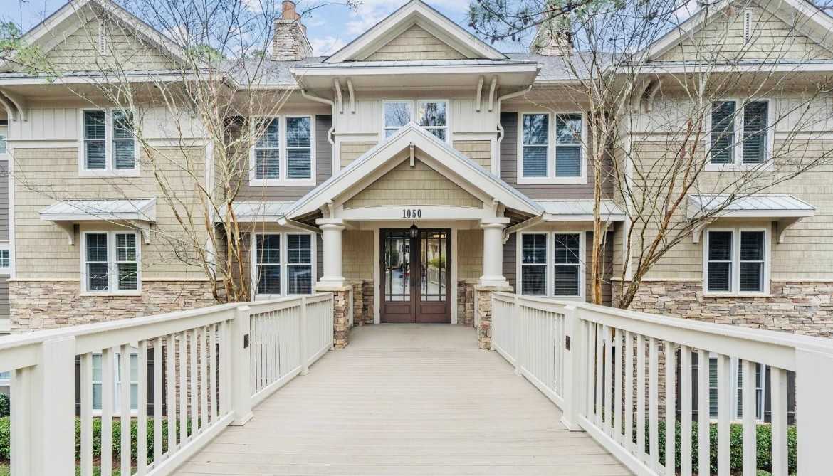 1050 Tailwater #B - Photo 3 of 14