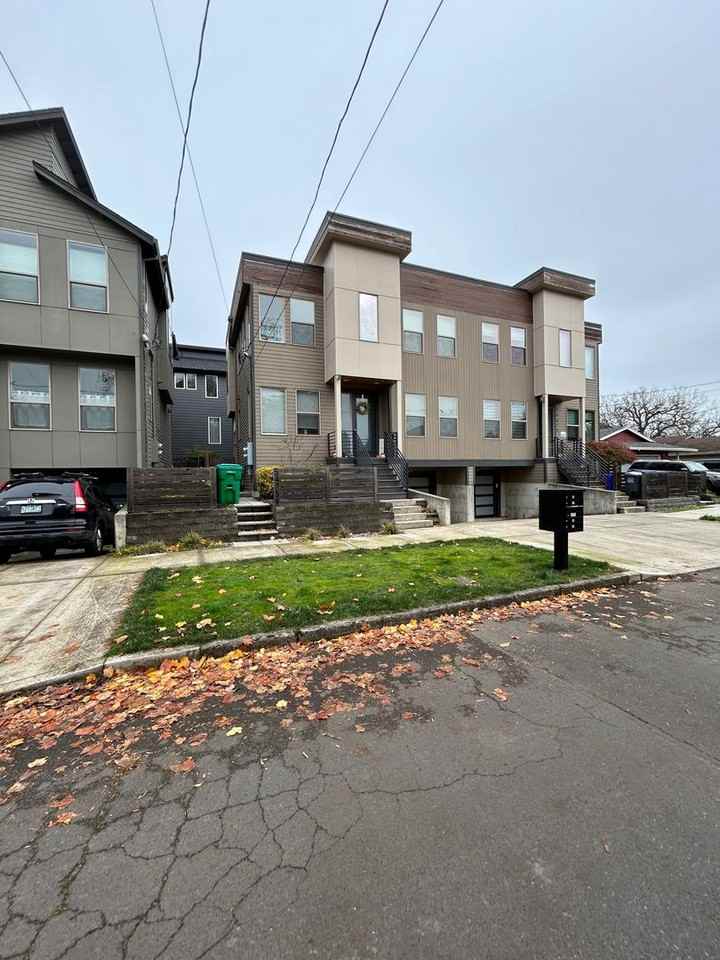 5475 N Bowdoin St - Photo 2 of 20