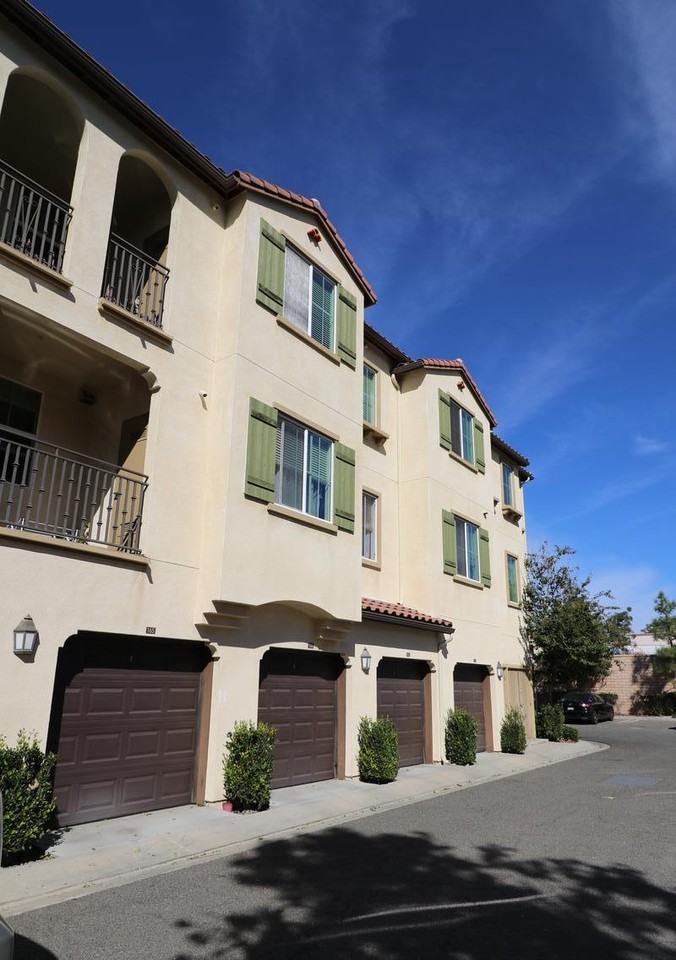 1000 Indigo Pl - Photo 4 of 34