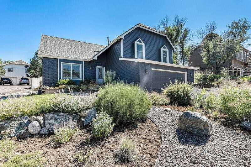 705 Grey Eagle Circle North