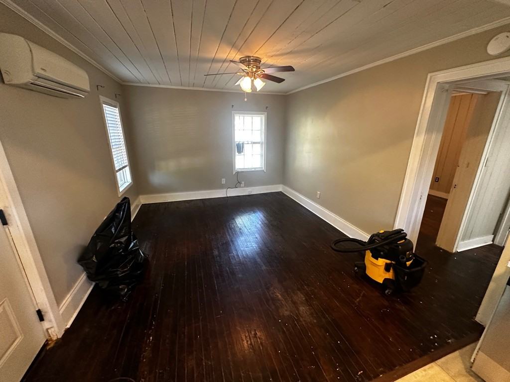 303 1/2 S 10th Ave - Photo 2 of 11