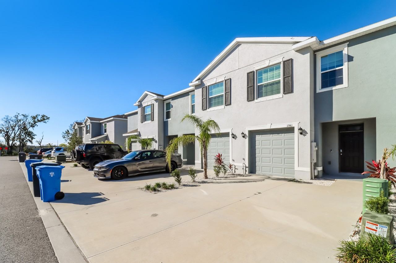 11961 Stoneport Pl - Photo 3 of 50