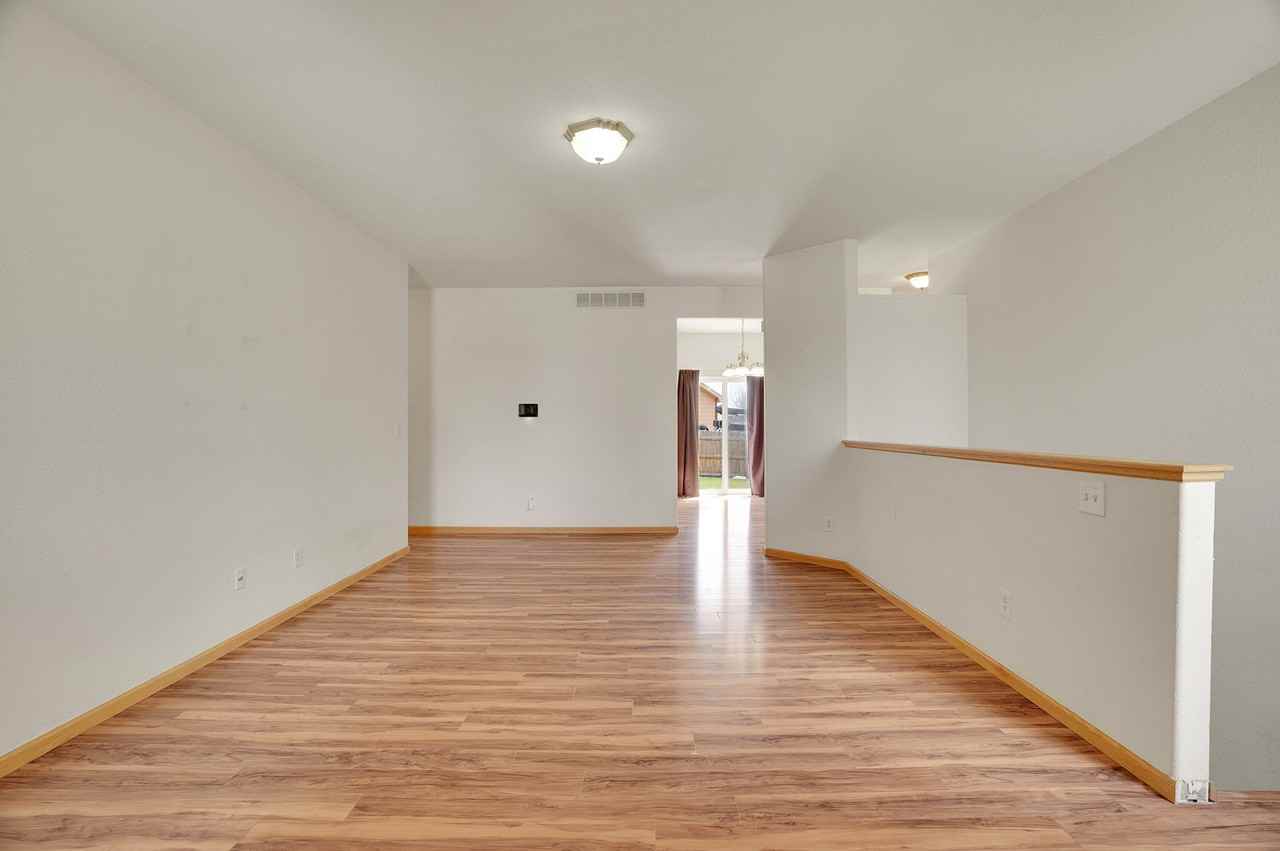 984 S Lilac Ct - Photo 3 of 29