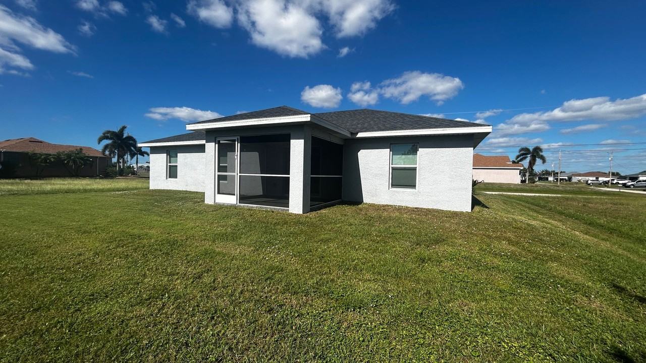 1420 Nw 13th Ter - Photo 2 of 18