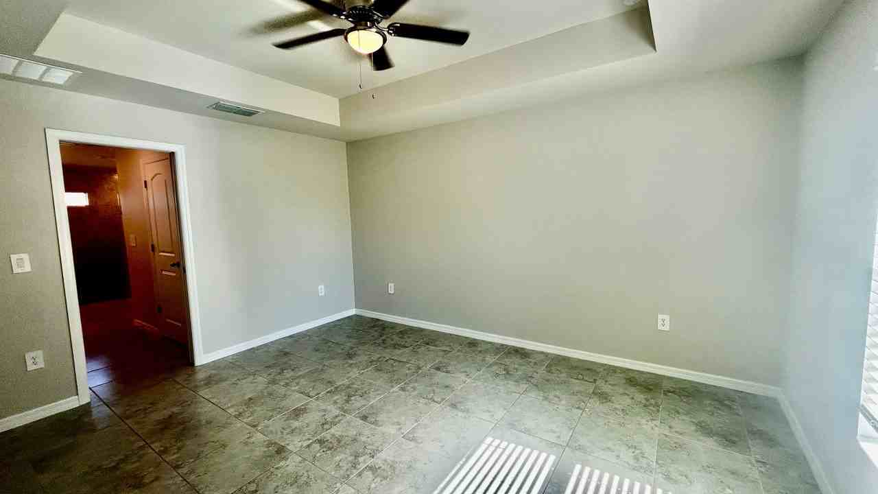 1420 Nw 13th Ter - Photo 6 of 18