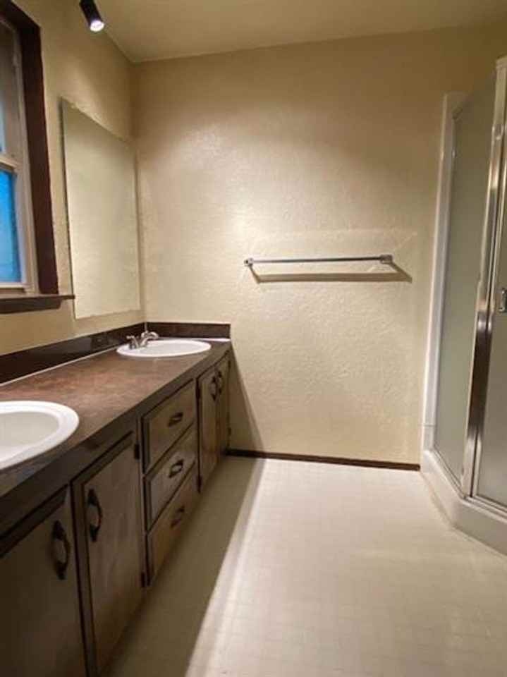 823 Sw Castilian Dr - Photo 4 of 21