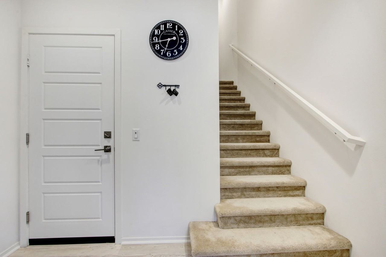 11010 Getaway Dr - Photo 3 of 20