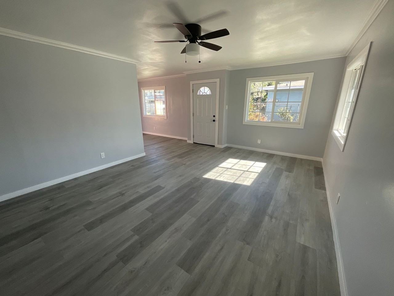 7315 Richfield St - Photo 3 of 11