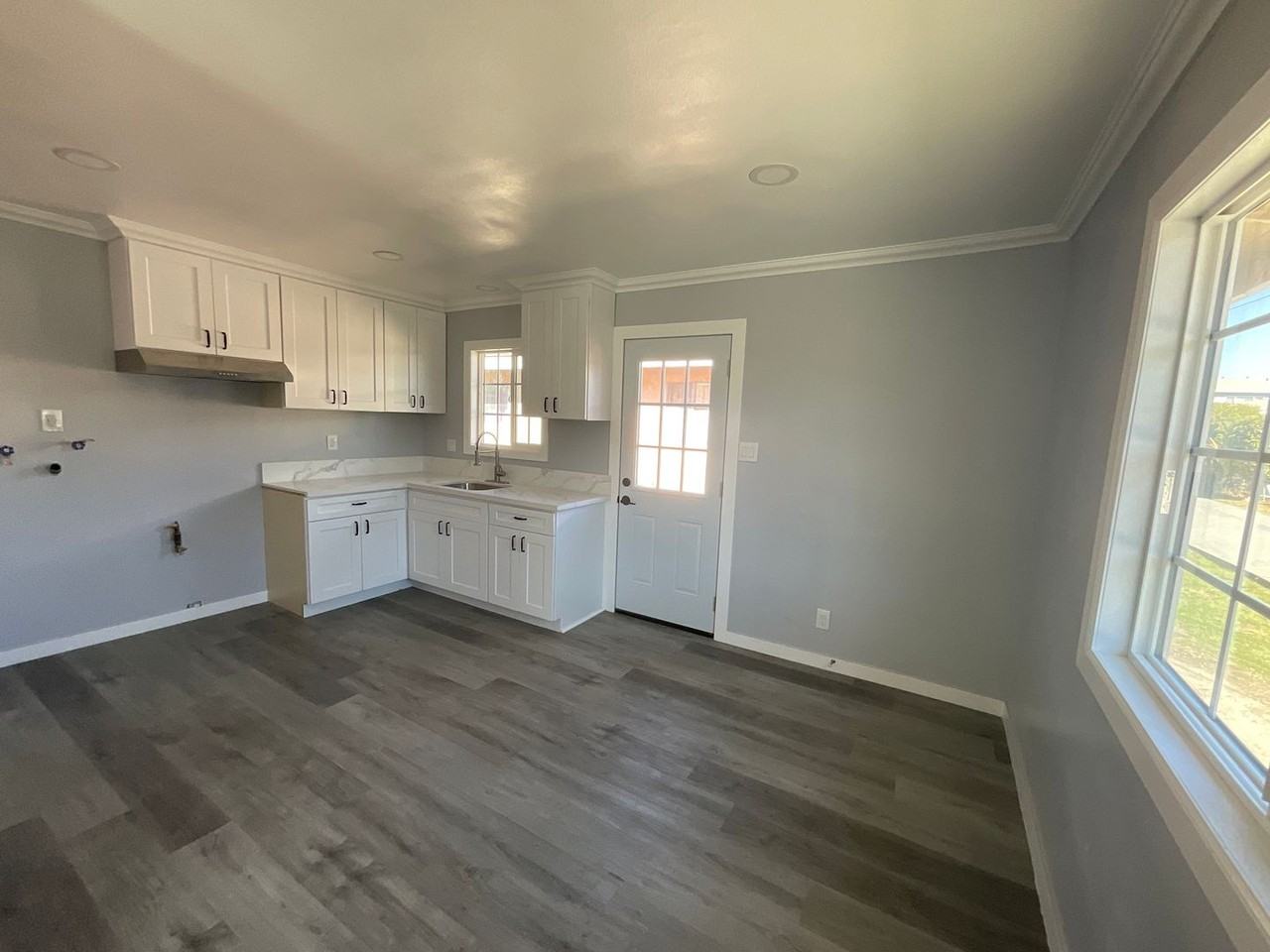 7315 Richfield St - Photo 6 of 11