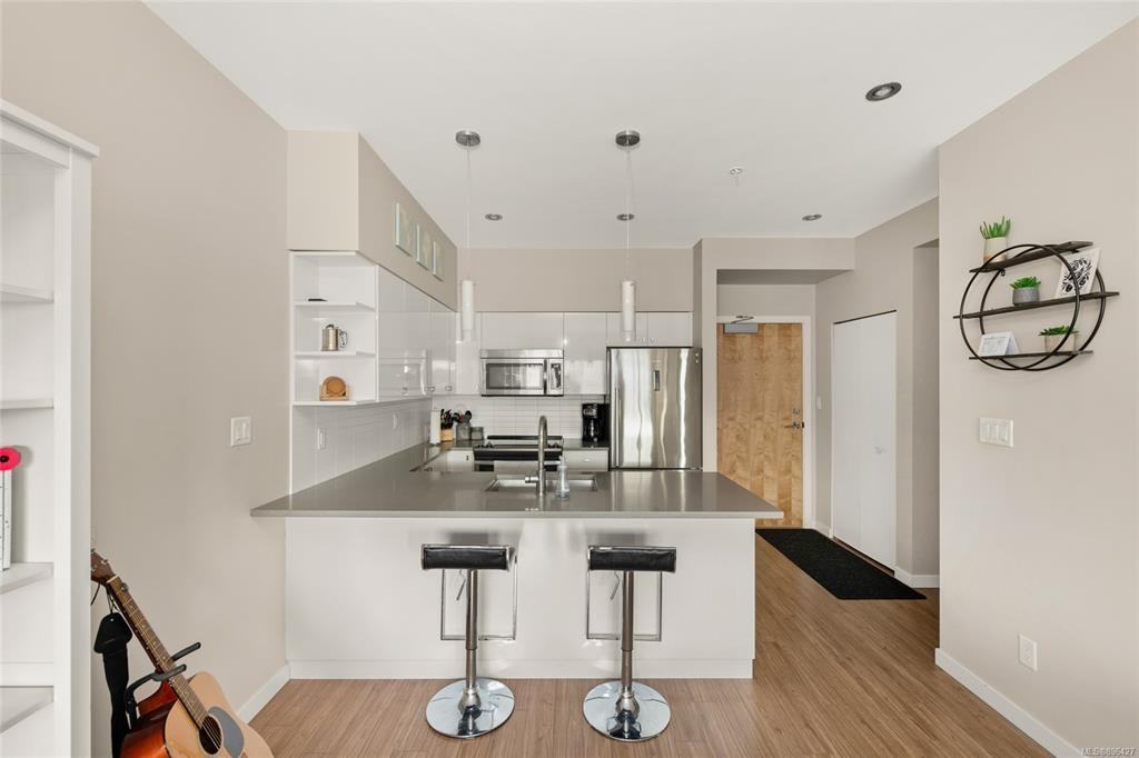 785 Tyee Rd #1 - Photo 3 of 8