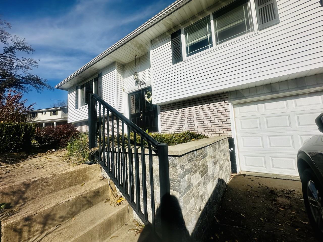 616 Commodore Dr #NA - Photo 2 of 15