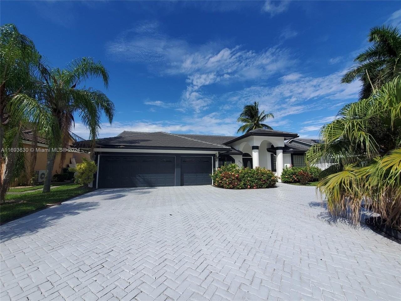 9733 Nw 52nd Pl #NA - Photo 2 of 14