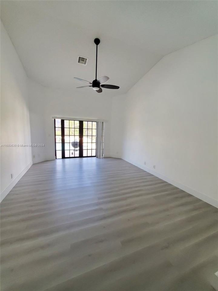 9733 Nw 52nd Pl #NA - Photo 3 of 14