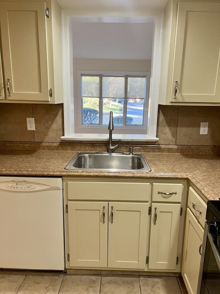 140 Dickinson Ln #B - Photo 7 of 30