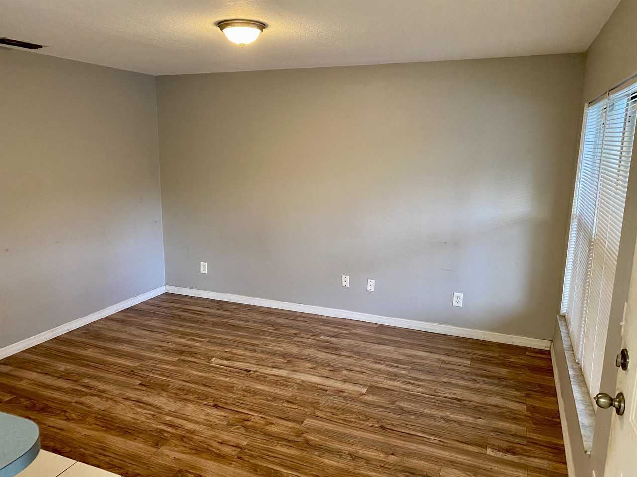 491 10th St - Photo 2 of 13