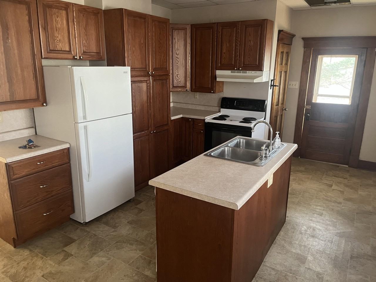 530 West 1st Street - Photo 2 of 4