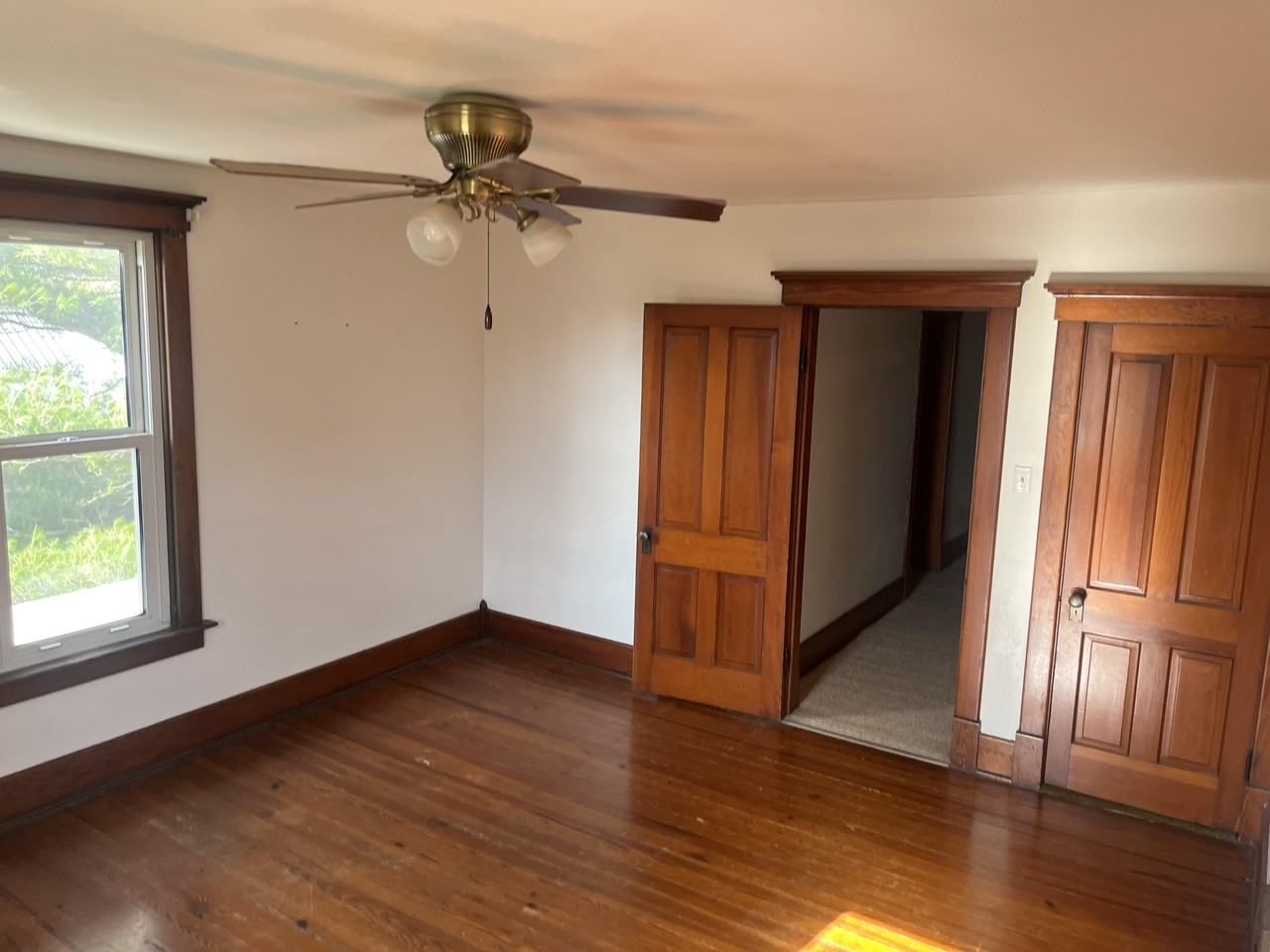 530 West 1st Street - Photo 3 of 4