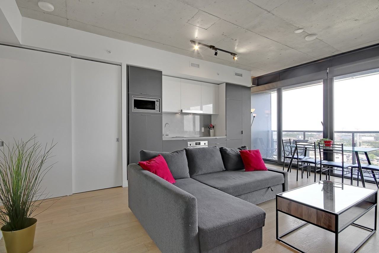 170 Bayview Ave - Photo 5 of 25