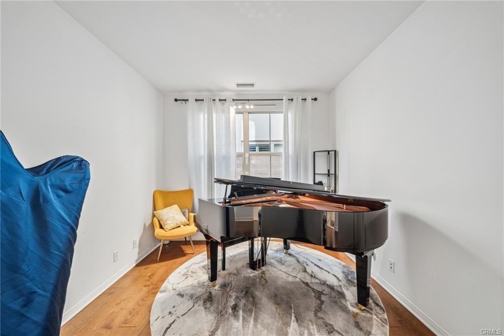 205 Bancroft - Photo 2 of 8